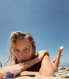 Anja Rubik feet photo 9
