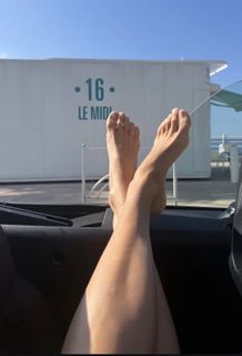 Anja Rubik feet photo 10