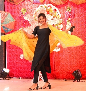 Anjali Arora feet photo 2