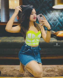 Anjali Arora feet photo 3