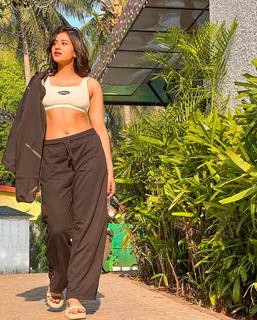 Anjali Arora feet photo 13