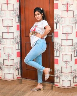 Anjali Arora feet photo 18