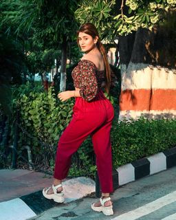 Anjali Arora feet photo 16