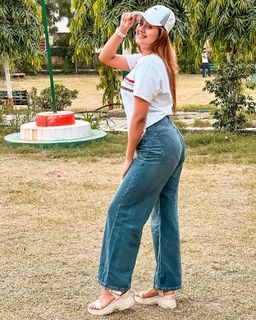 Anjali Arora feet photo 15