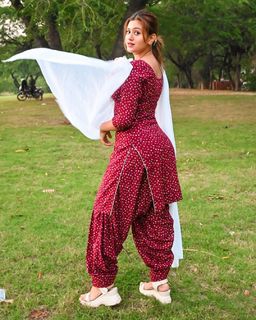 Anjali Arora feet photo 14