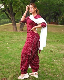 Anjali Arora feet photo 13