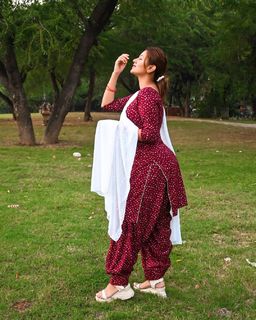 Anjali Arora feet photo 12
