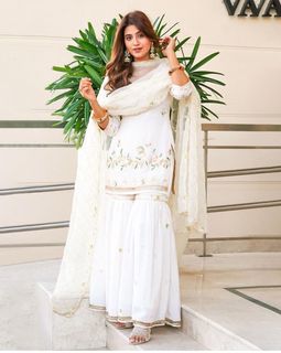Anjali Arora feet photo 6