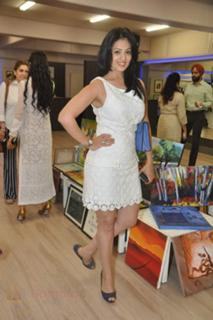 Anjana Sukhani feet photo 5