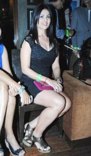 Anjana Sukhani feet photo 3