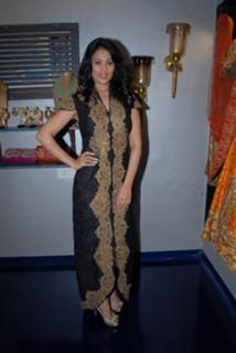 Anjana Sukhani feet photo 17
