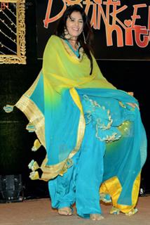 Anjana Sukhani feet photo 10