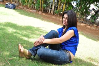 Anjana Sukhani feet photo 6