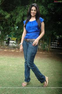 Anjana Sukhani feet photo 15