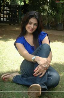 Anjana Sukhani feet photo 12