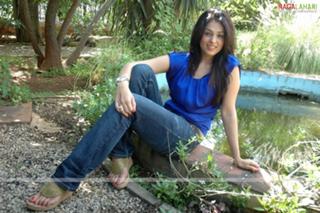 Anjana Sukhani feet photo 11