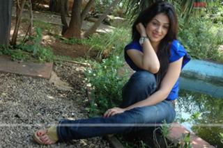 Anjana Sukhani feet photo 10