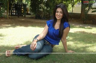 Anjana Sukhani feet photo 8