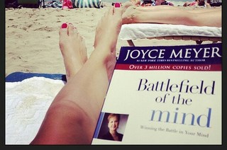 Anjelah Johnson-Reyes feet photo thumbnail