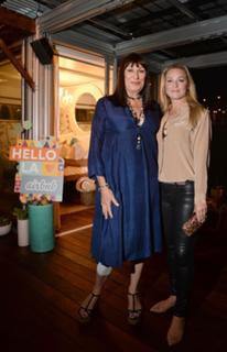 Anjelica Huston feet photo thumbnail