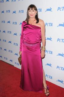 Anjelica Huston feet photo thumbnail