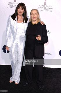 Anjelica Huston feet photo thumbnail
