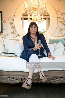 Anjelica Huston feet photo thumbnail