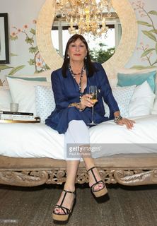 Anjelica Huston feet photo thumbnail