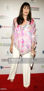 Anjelica Huston feet photo thumbnail