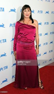 Anjelica Huston feet photo thumbnail