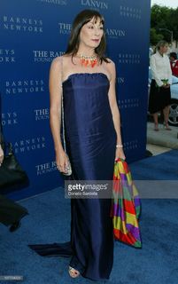 Anjelica Huston feet photo thumbnail