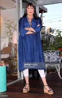 Anjelica Huston feet photo thumbnail