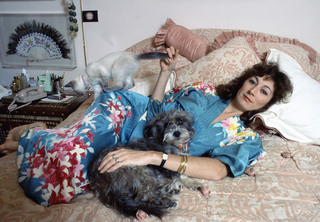 Anjelica Huston feet photo thumbnail