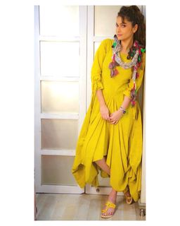 Ankita Lokhande feet photo thumbnail