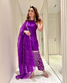 Ankita Lokhande feet photo thumbnail