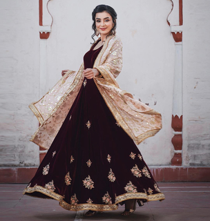 Ankita Sharma feet photo thumbnail