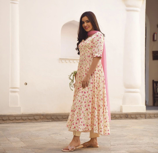 Ankita Sharma feet photo thumbnail