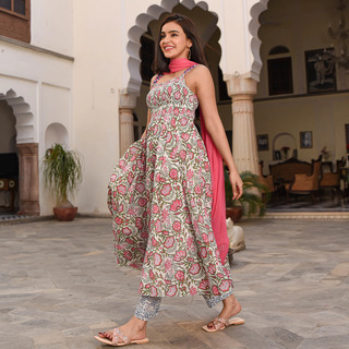 Ankita Sharma feet photo thumbnail