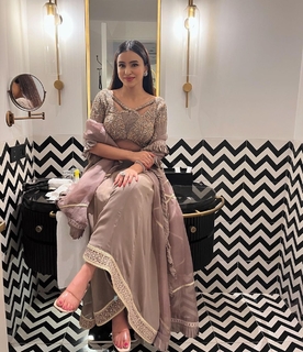 Ankita Sharma feet photo thumbnail