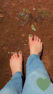Ankita Sharma feet photo thumbnail