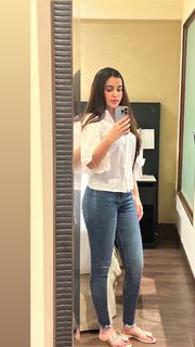 Ankita Sharma feet photo thumbnail