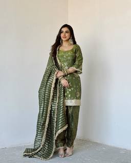 Ankita Sharma feet photo thumbnail