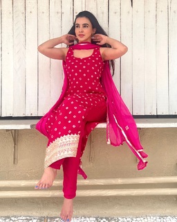 Ankita Sharma feet photo thumbnail