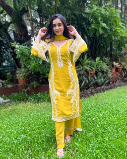 Ankita Sharma feet photo thumbnail