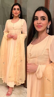 Ankita Sharma feet photo thumbnail