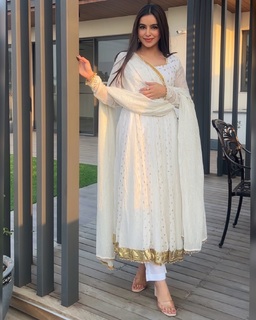 Ankita Sharma feet photo thumbnail