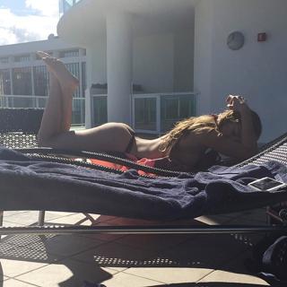 Anllela Sagra feet photo thumbnail