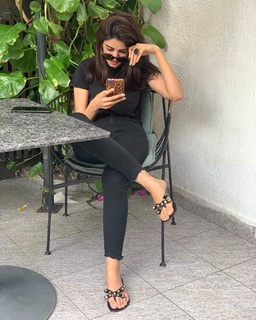 Anmol Baloch feet photo 4