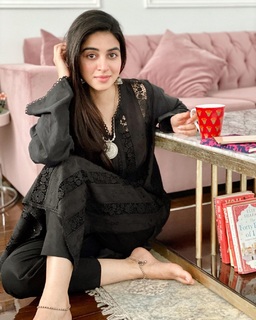 Anmol Baloch feet photo 17