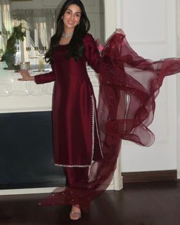 Anmol Baloch feet photo 11
